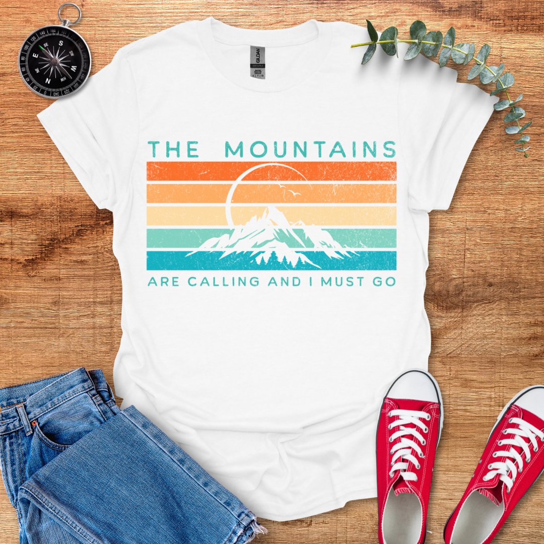 The mountains are calling retro T-Shirt - Outdoor Collections